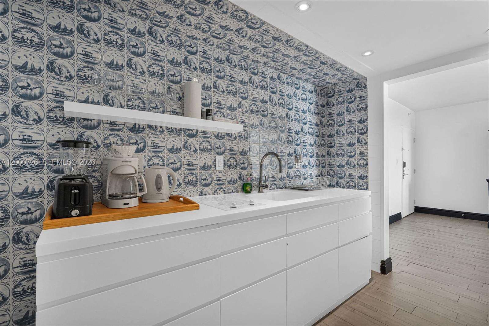 Mondrian Unit #916 | Picture 26