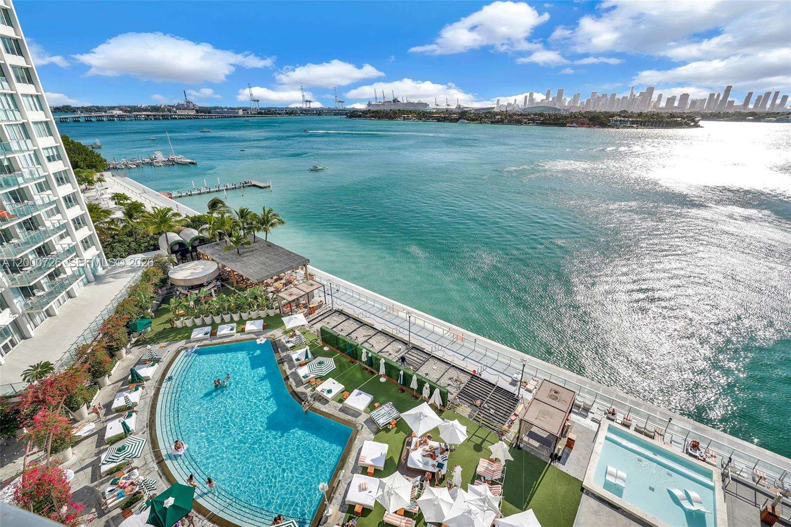 Mondrian Unit #916 | Picture 4