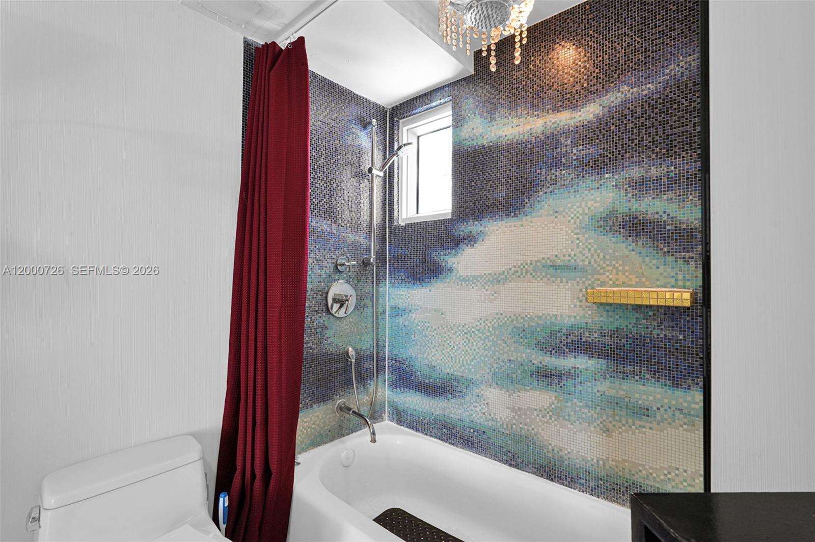 Mondrian Unit #916 | Picture 31