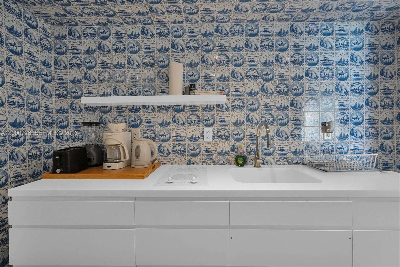 Mondrian Unit #916 | Picture 39