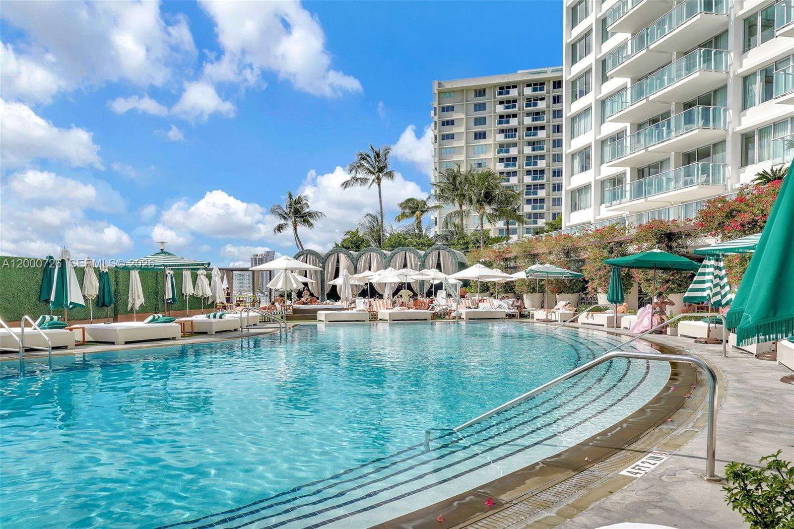 Mondrian Unit #916 | Picture 43