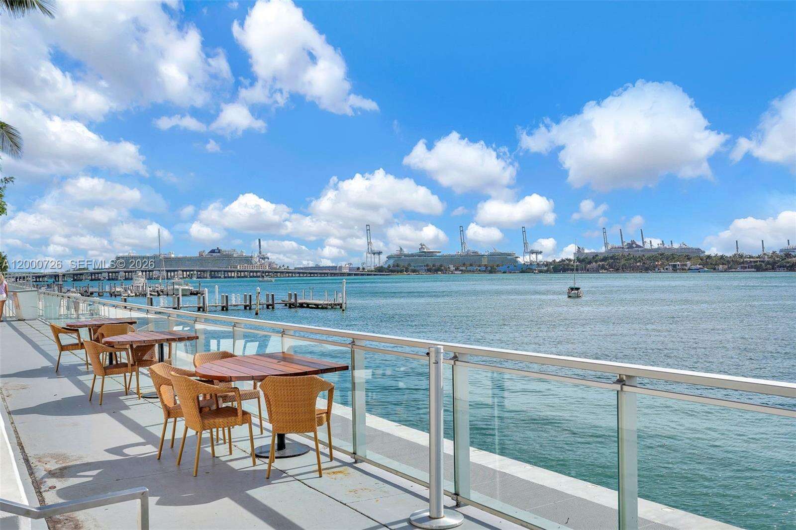 Mondrian Unit #916 | Picture 45