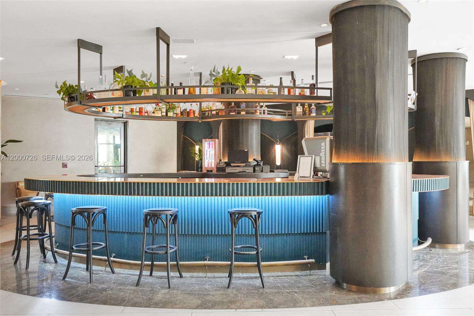 Mondrian Unit #916 | Picture 9