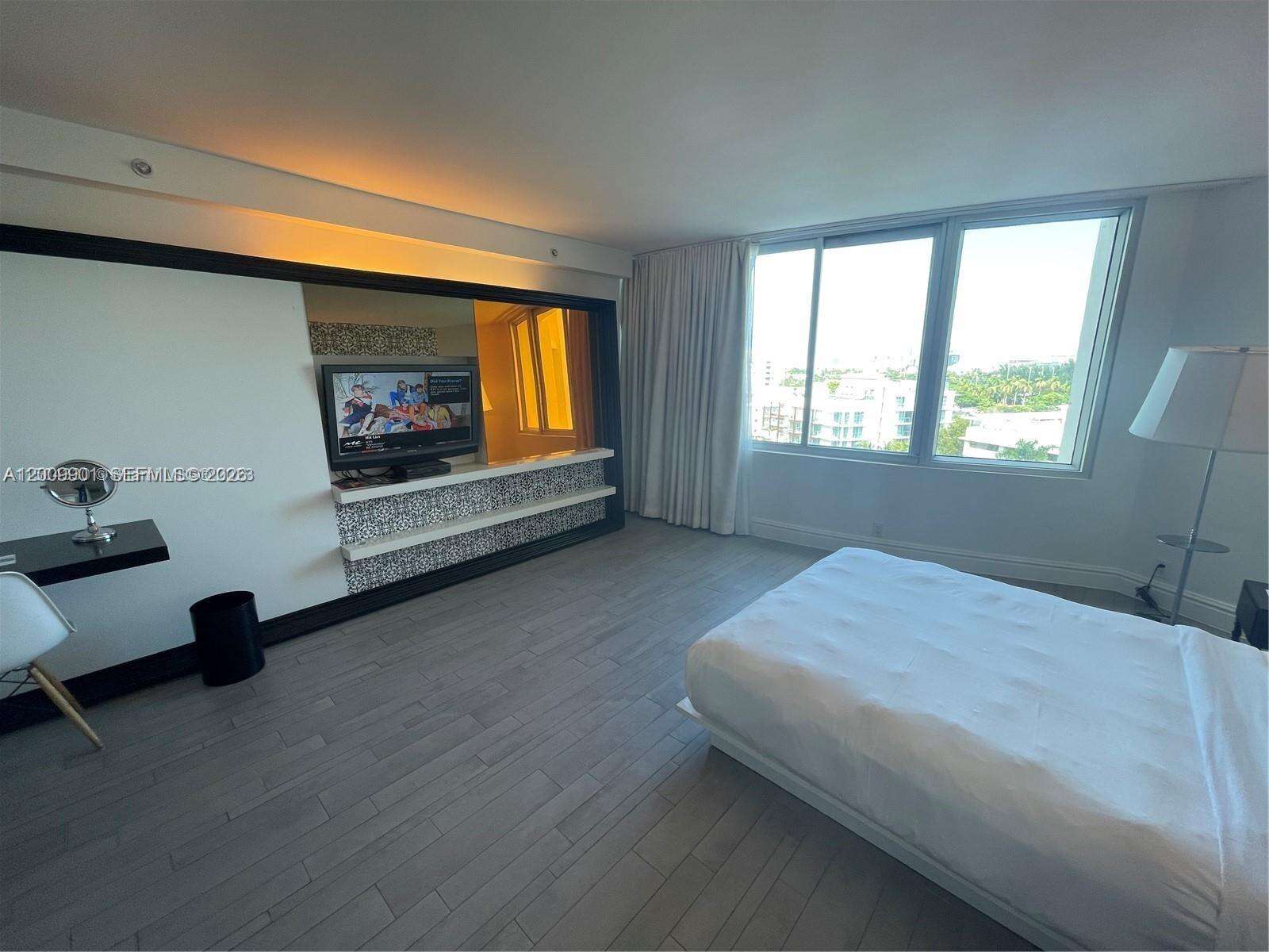 Mondrian Unit #807 | Picture 9