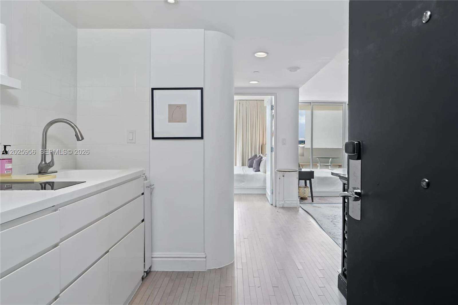 Mondrian Unit #427 | Picture 8