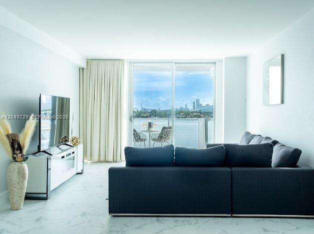 Mondrian Unit #510 | Picture 3