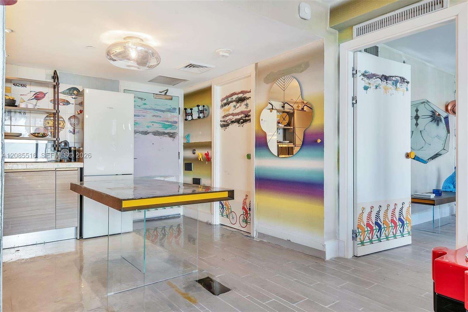 Mondrian Unit #1020 | Picture 6