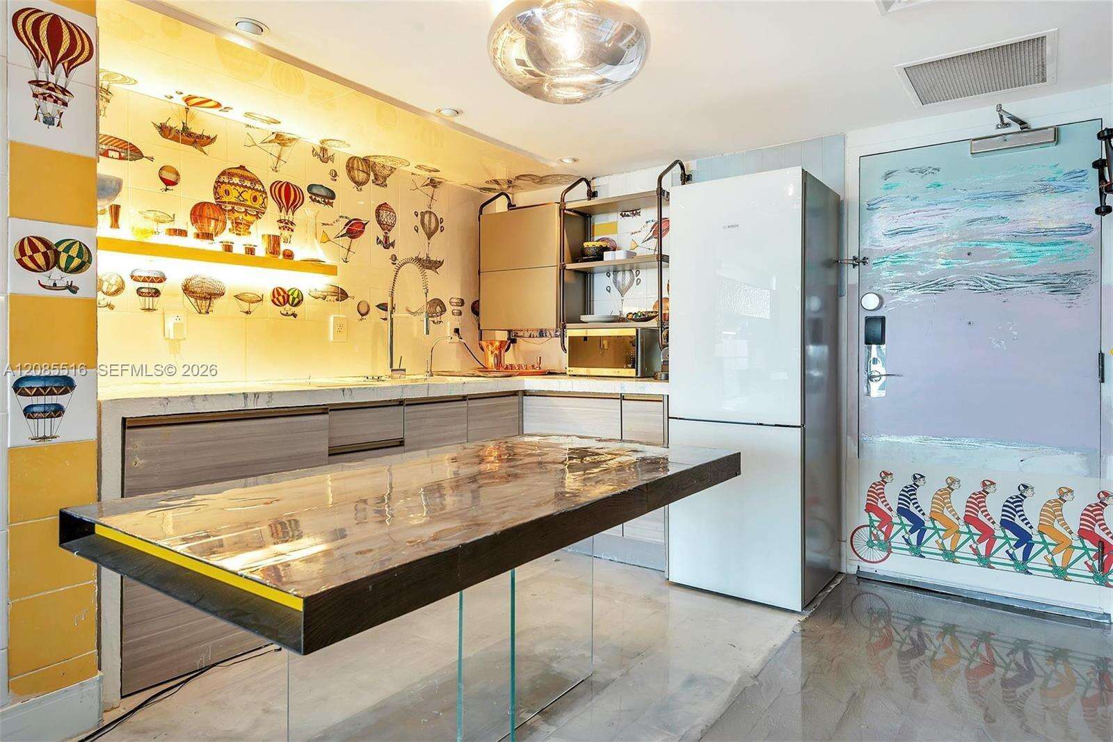 Mondrian Unit #1020 | Picture 9