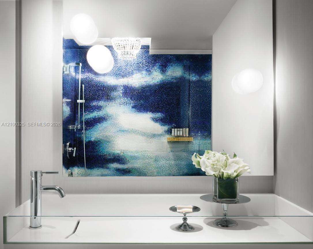 Mondrian Unit #517 | Picture 18