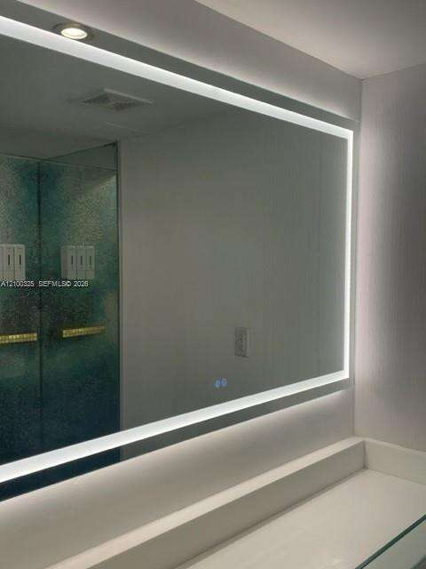 Mondrian Unit #517 | Picture 42
