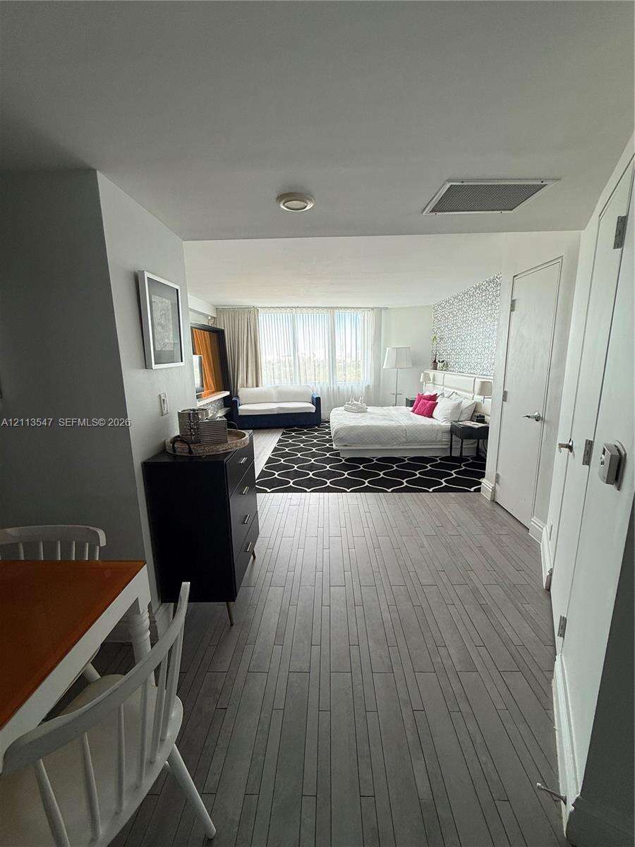 Mondrian Unit #1007 | Picture 12