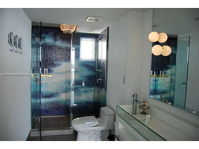 Mondrian Unit #916 | Picture 18