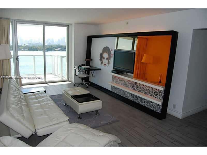 Mondrian Unit #916 | Picture 19