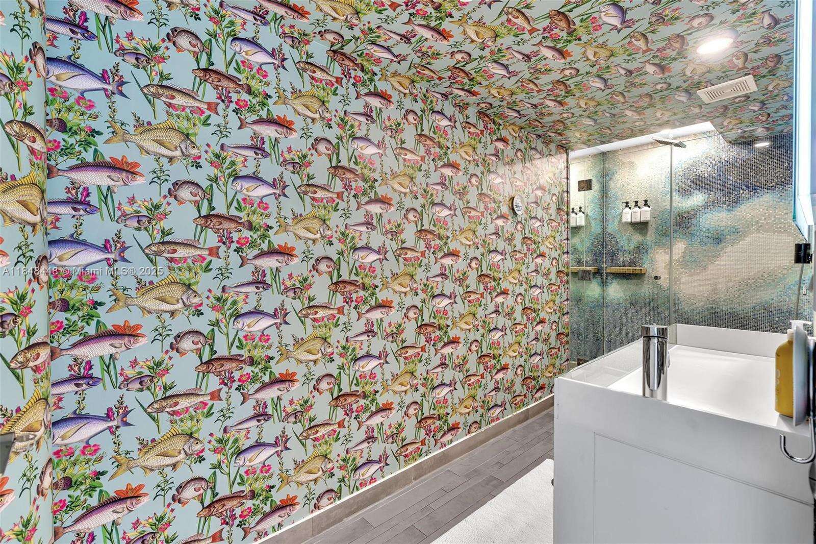 Mondrian Unit #1019 | Picture 11