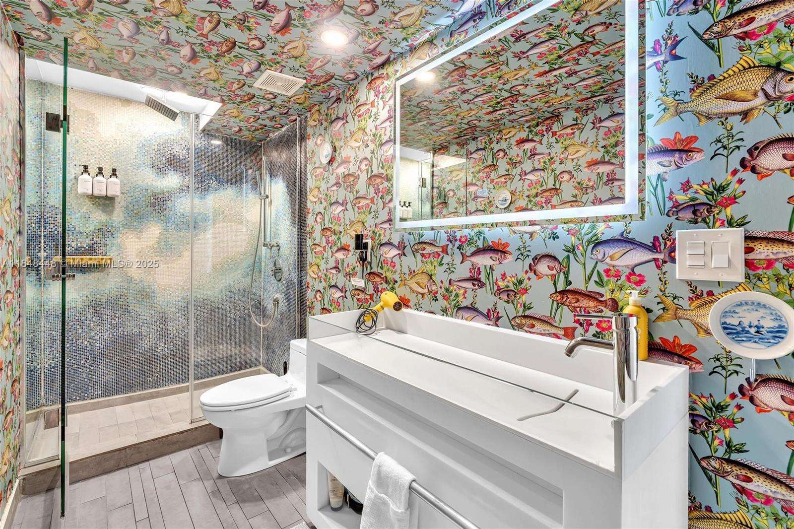 Mondrian Unit #1019 | Picture 13