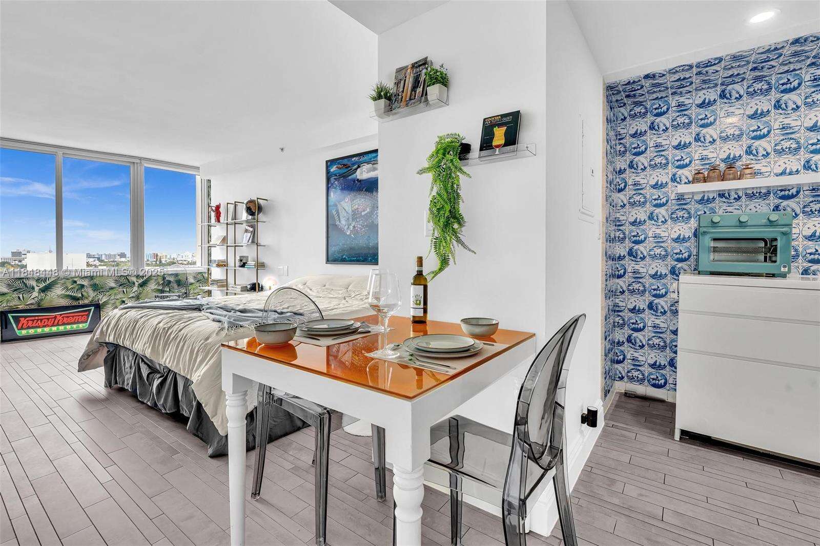 Mondrian Unit #1019 | Picture 14