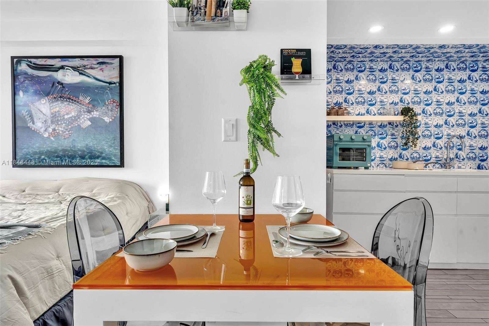 Mondrian Unit #1019 | Picture 15