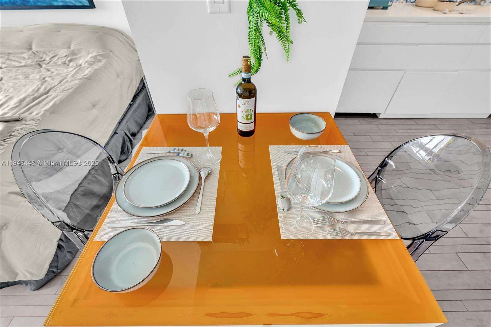 Mondrian Unit #1019 | Picture 16