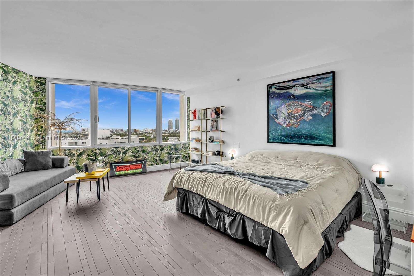 Mondrian Unit #1019 | Picture 18