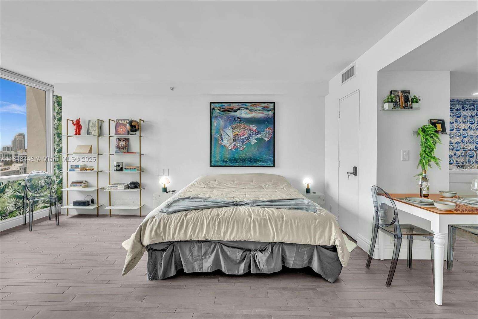 Mondrian Unit #1019 | Picture 19