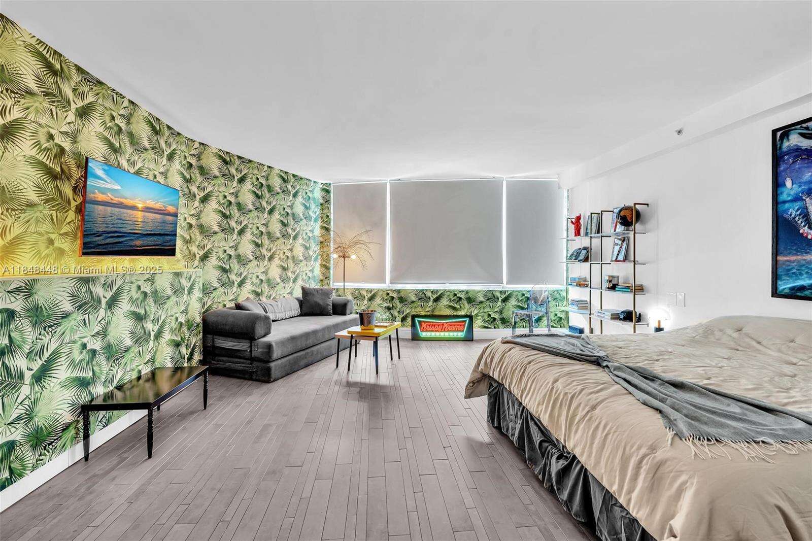 Mondrian Unit #1019 | Picture 25