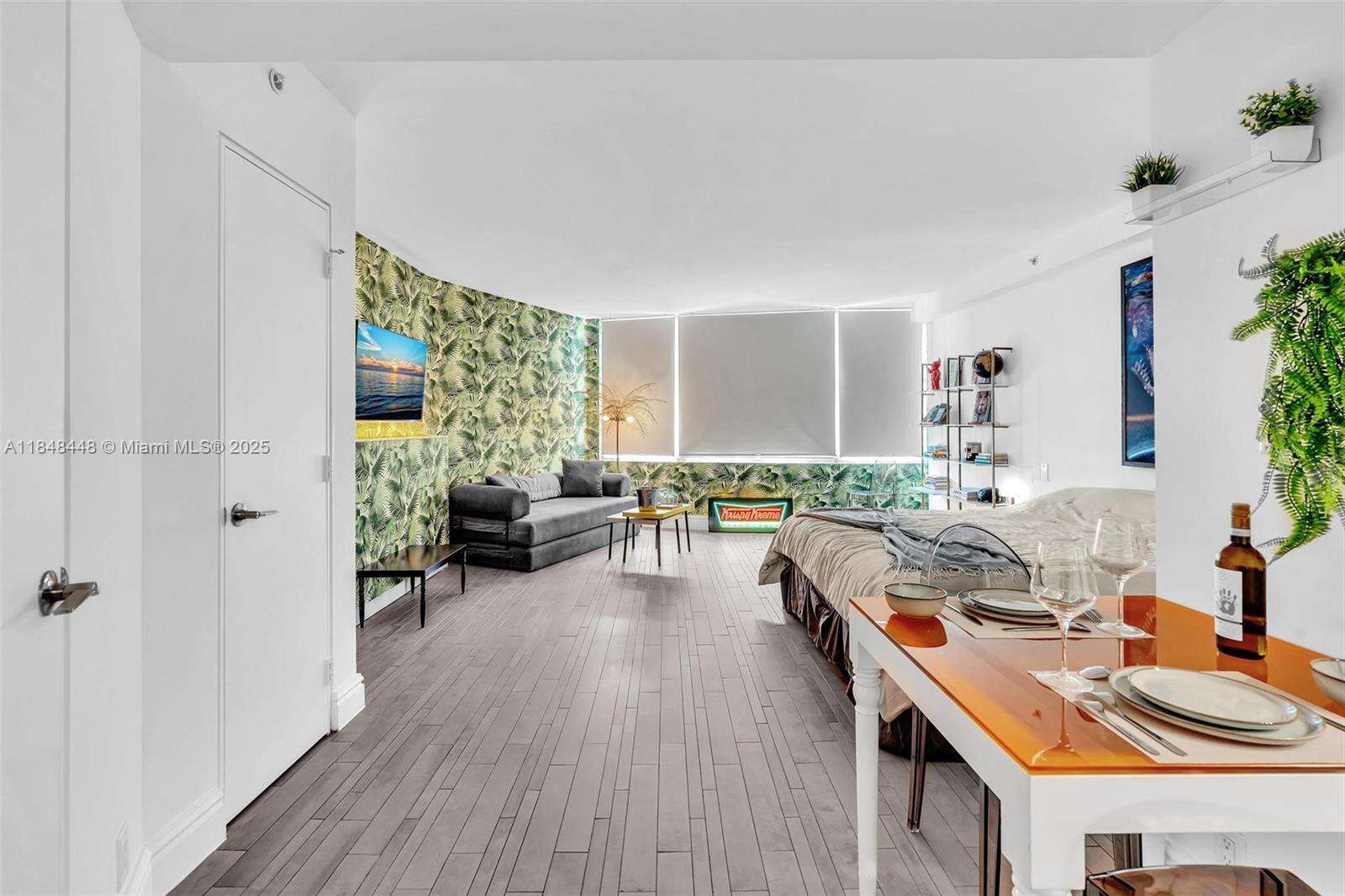 Mondrian Unit #1019 | Picture 27