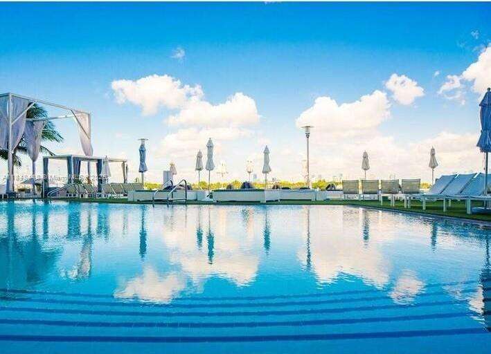 Mondrian Unit #1019 | Picture 33