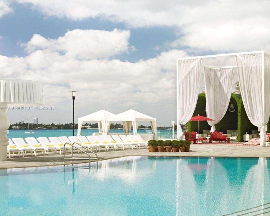 Mondrian Unit #1019 | Picture 39