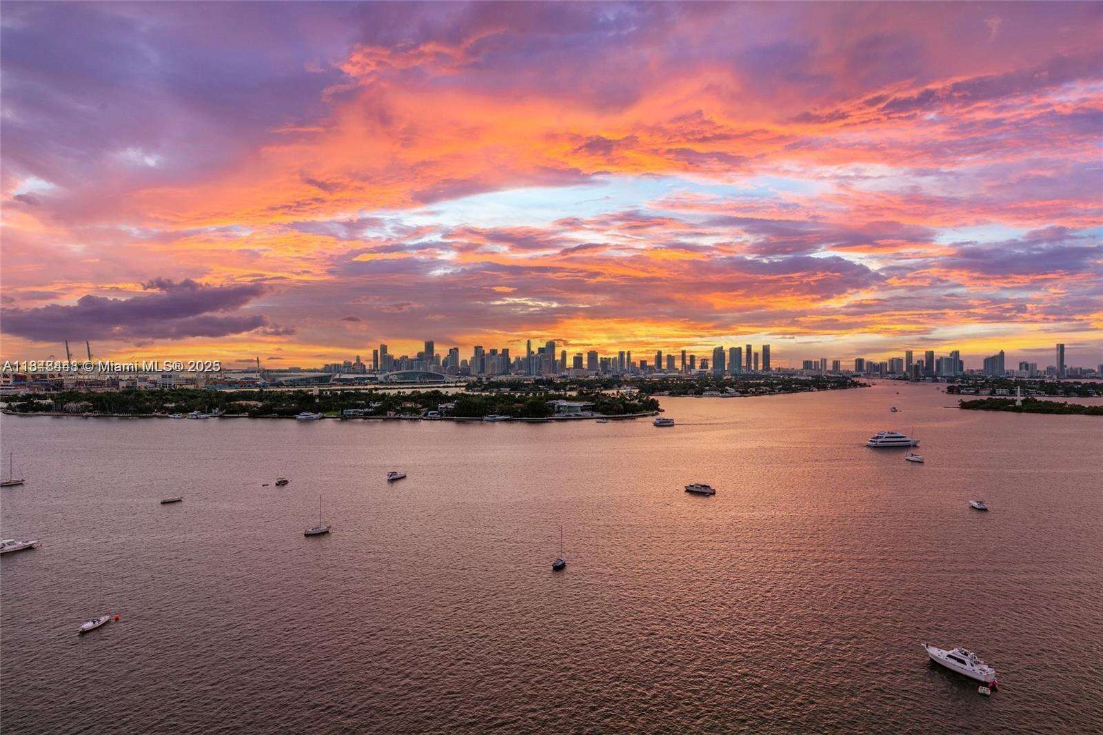 Mondrian Unit #1019 | Picture 42