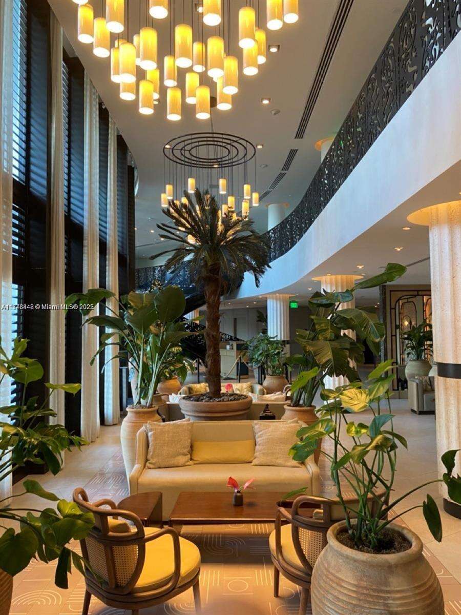 Mondrian Unit #1019 | Picture 55