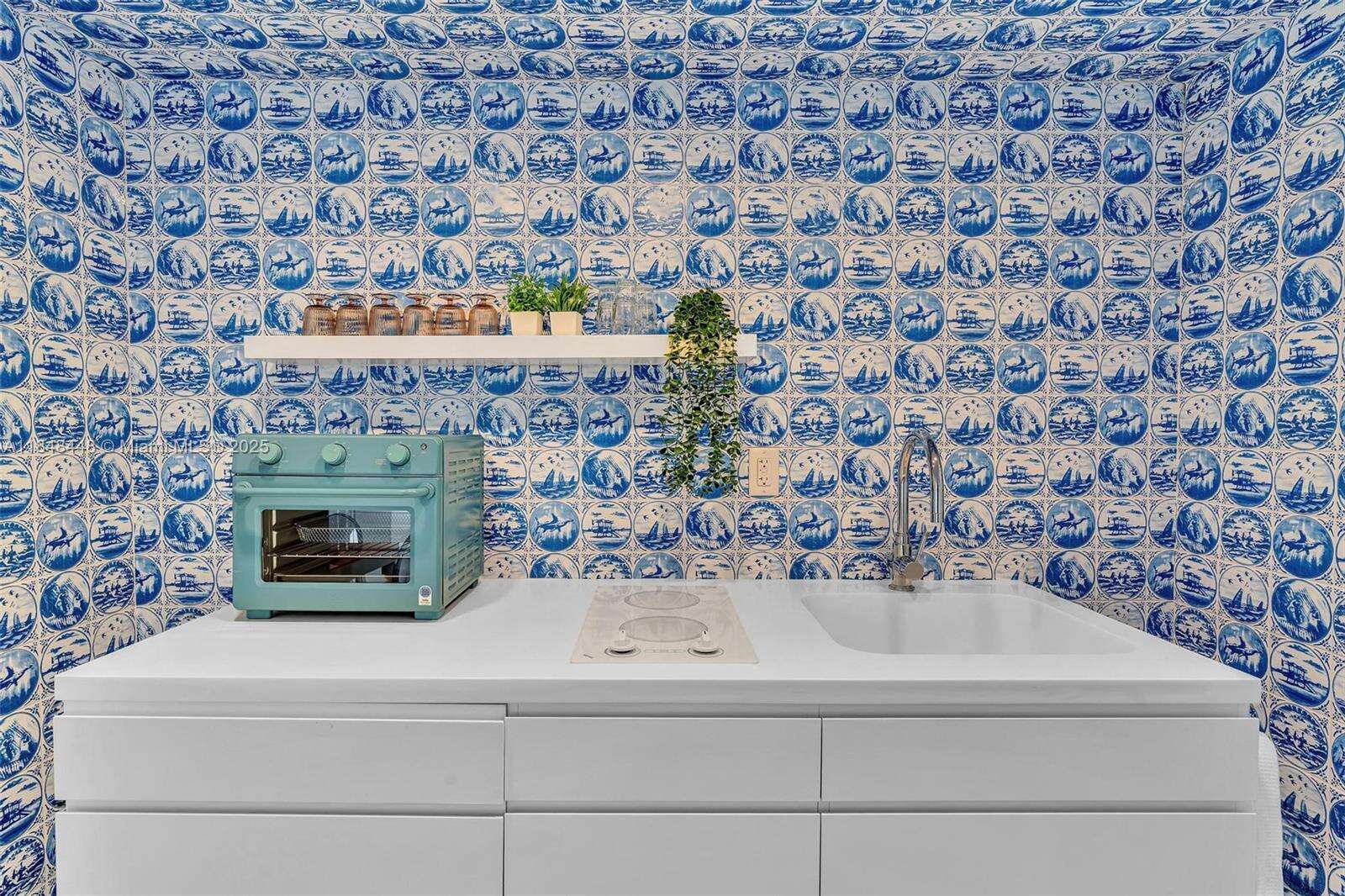 Mondrian Unit #1019 | Picture 7