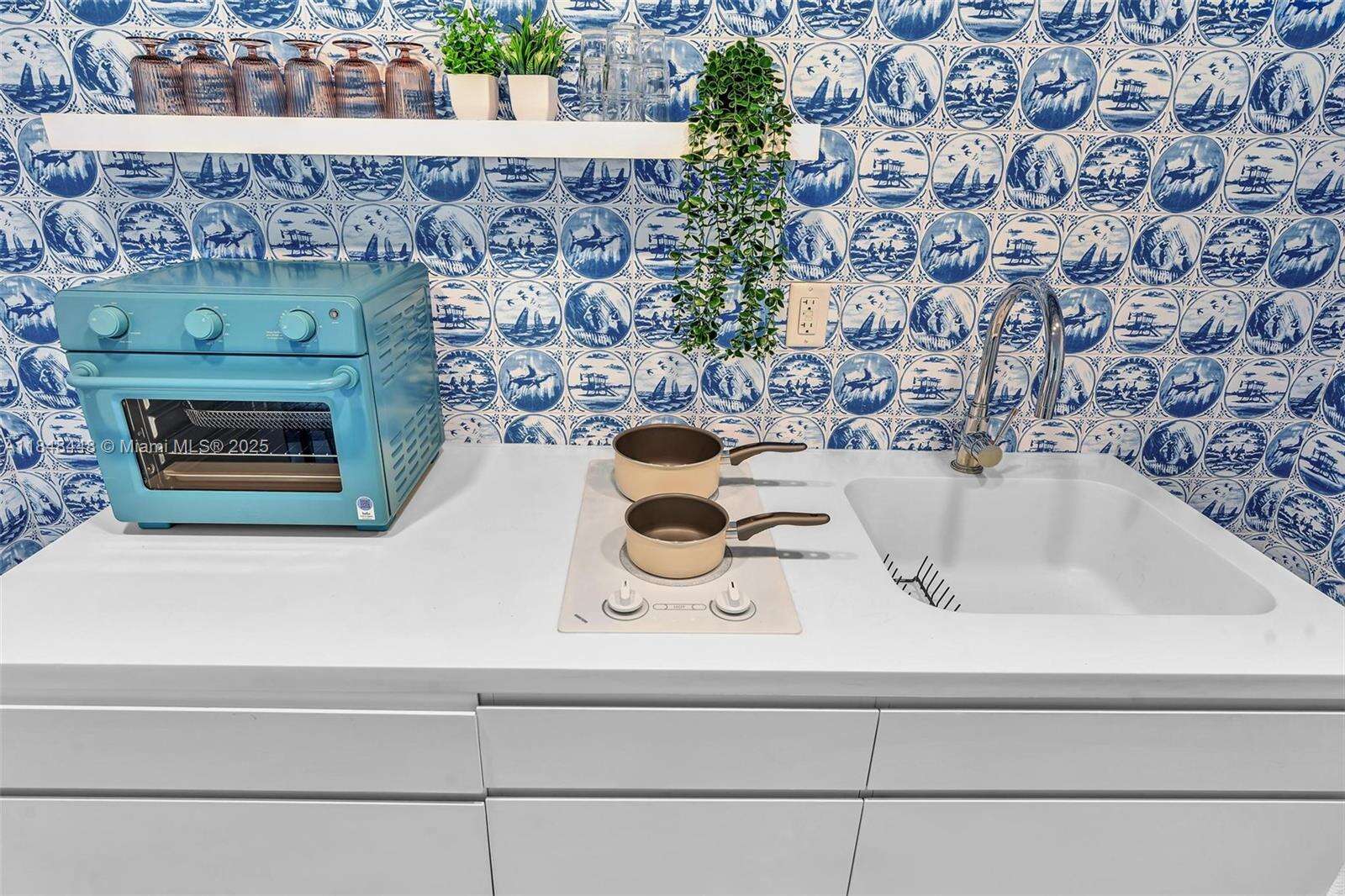 Mondrian Unit #1019 | Picture 8