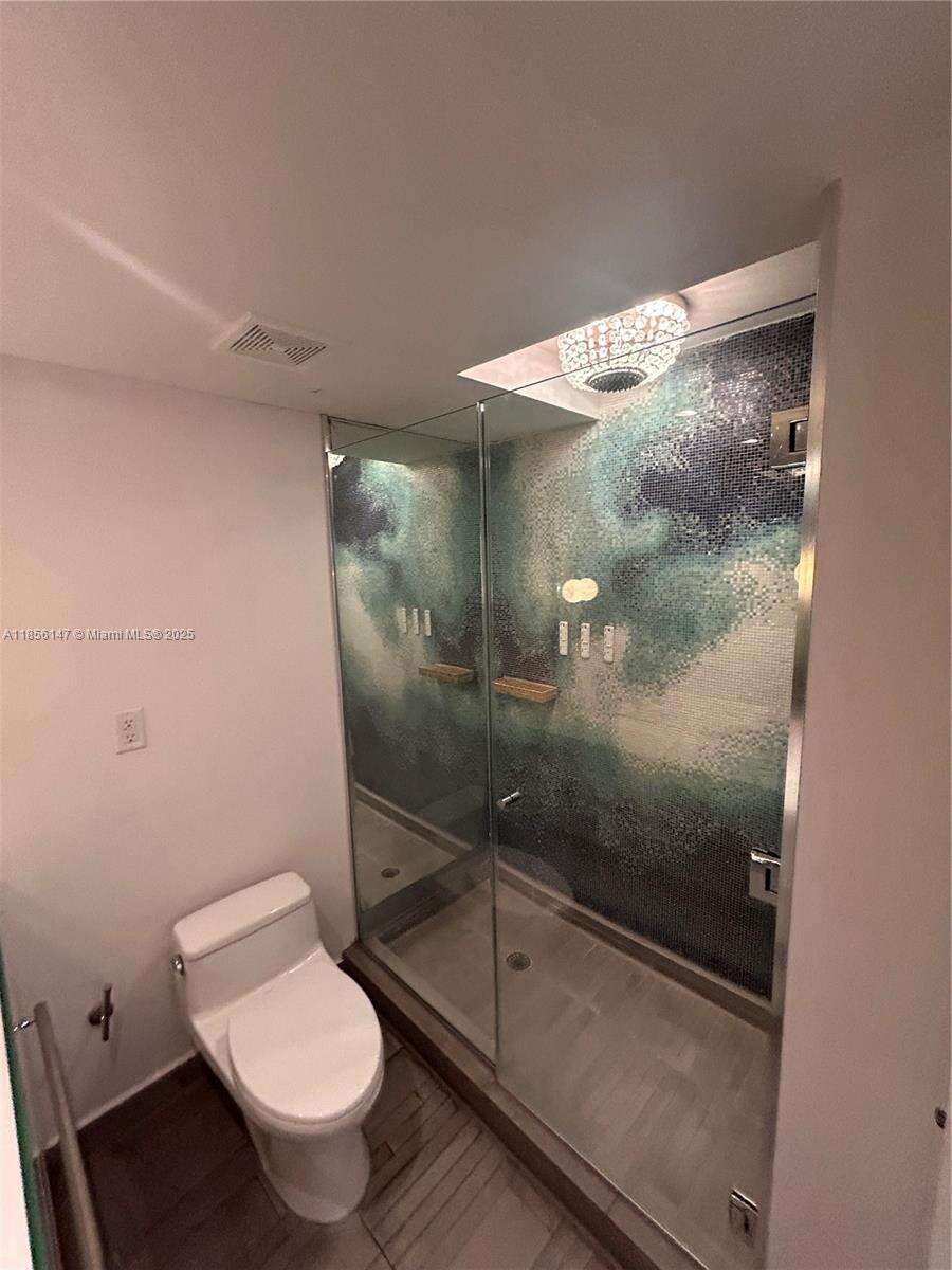 Mondrian Unit #322 | Picture 11