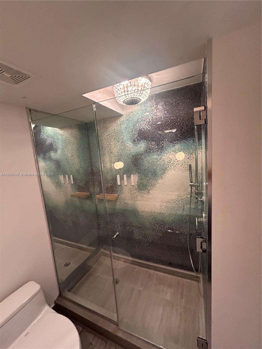 Mondrian Unit #322 | Picture 12