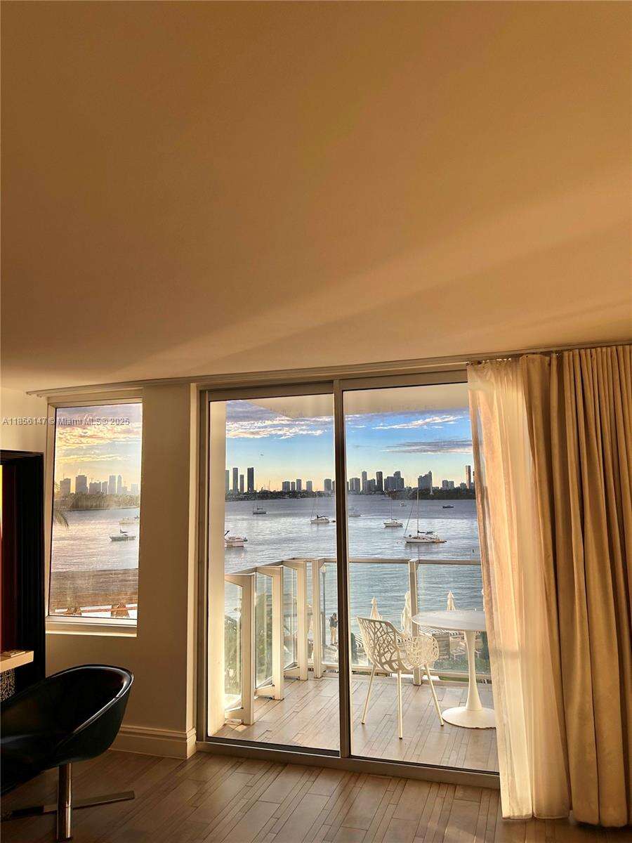 Mondrian Unit #322 | Picture 14