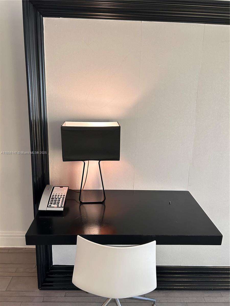 Mondrian Unit #322 | Picture 18