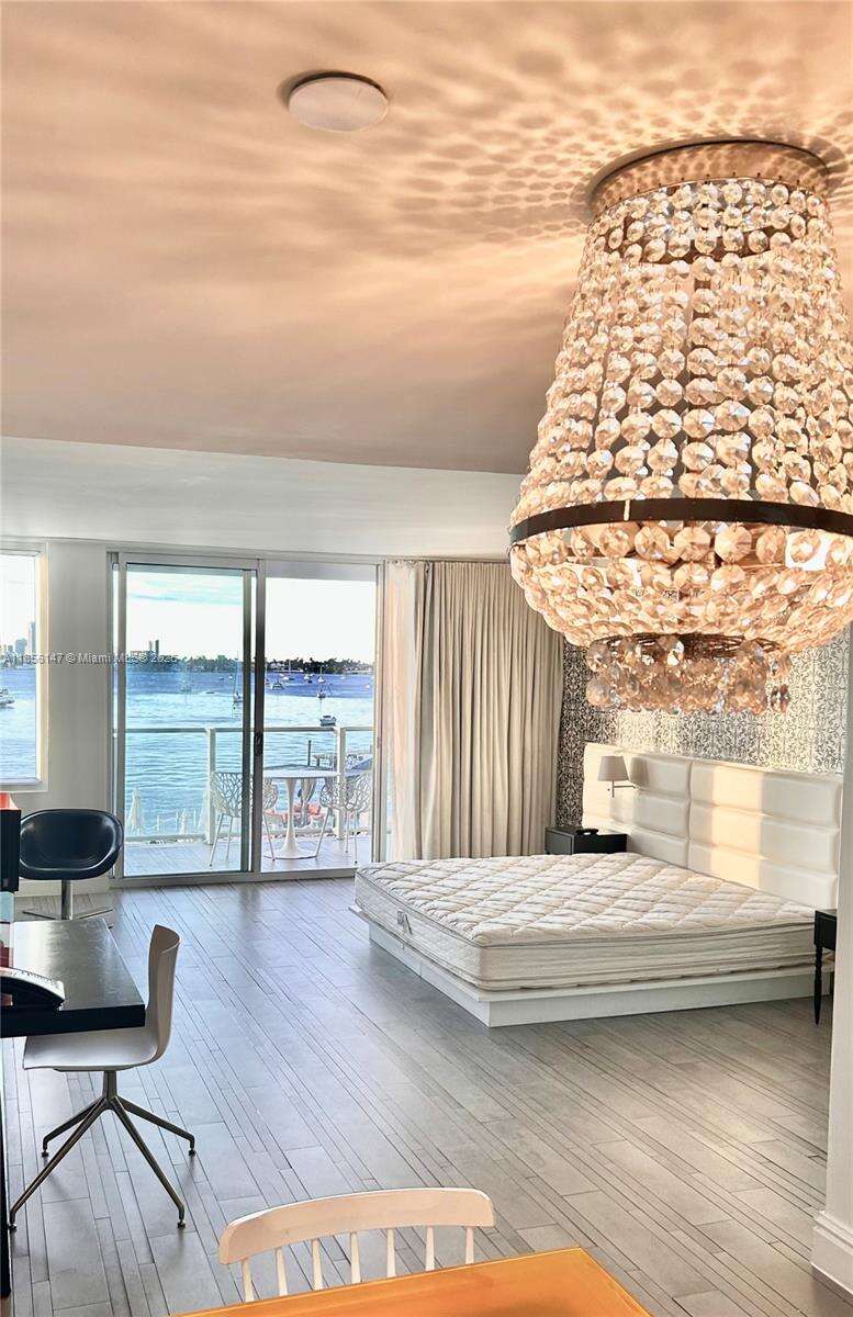 Mondrian Unit #322 | Picture 20