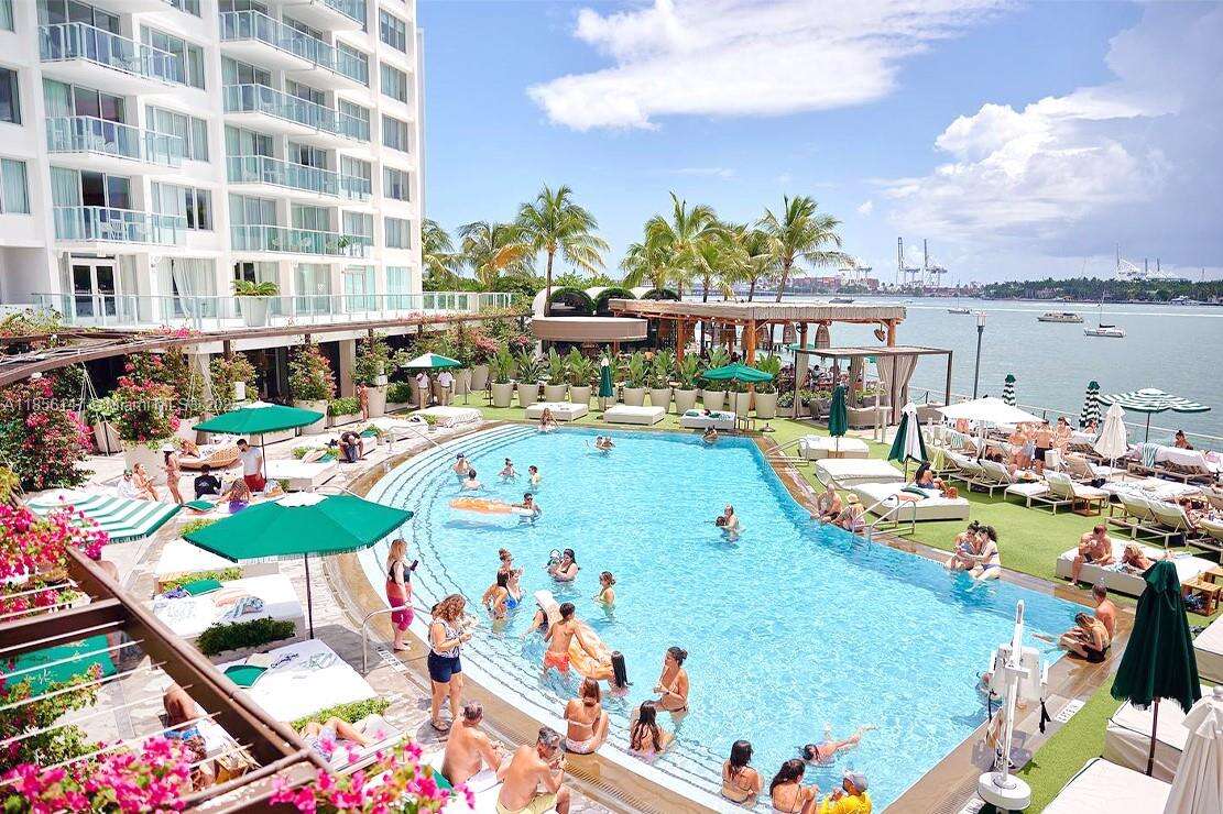 Mondrian Unit #322 | Picture 39