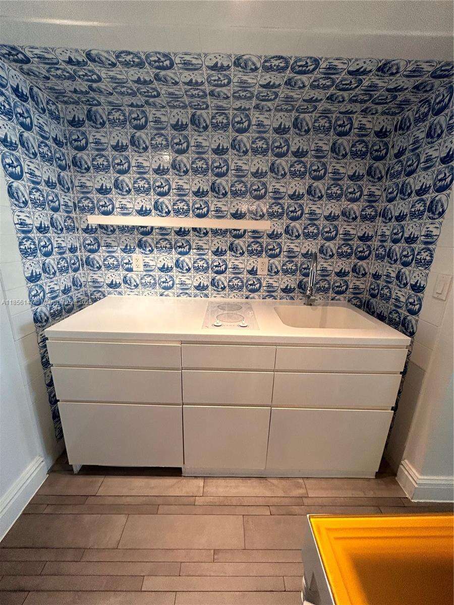 Mondrian Unit #322 | Picture 7