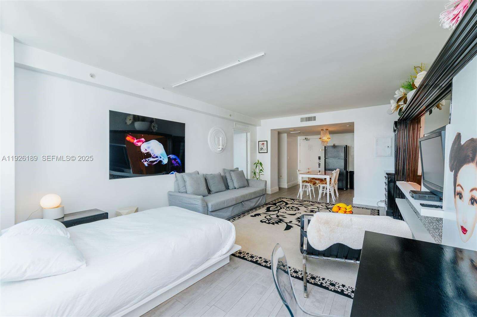 Mondrian Unit #1004 | Picture 13