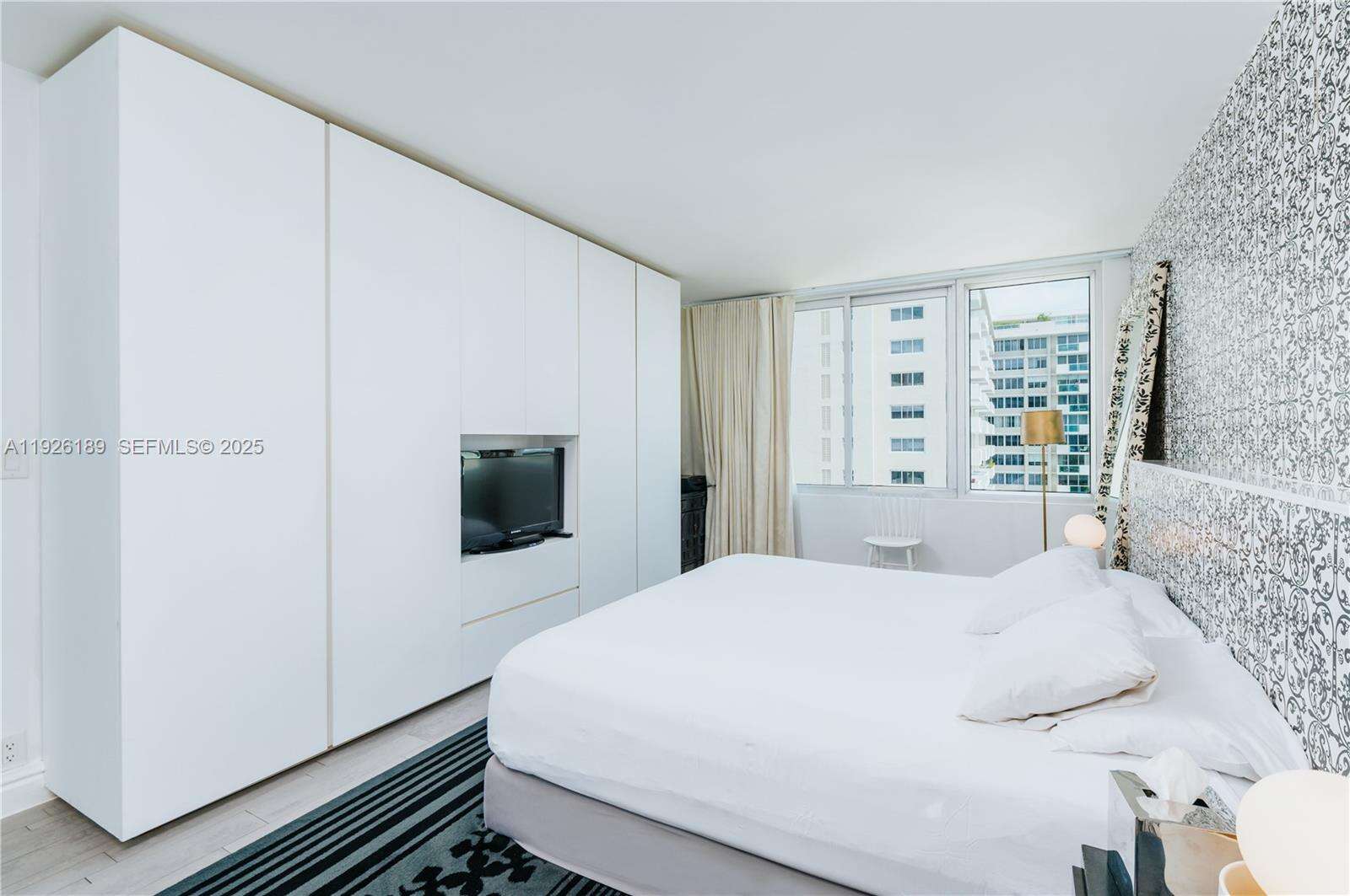 Mondrian Unit #1004 | Picture 14