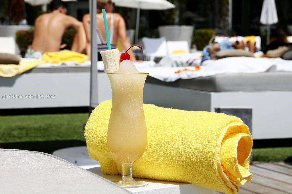 Mondrian Unit #1004 | Picture 19