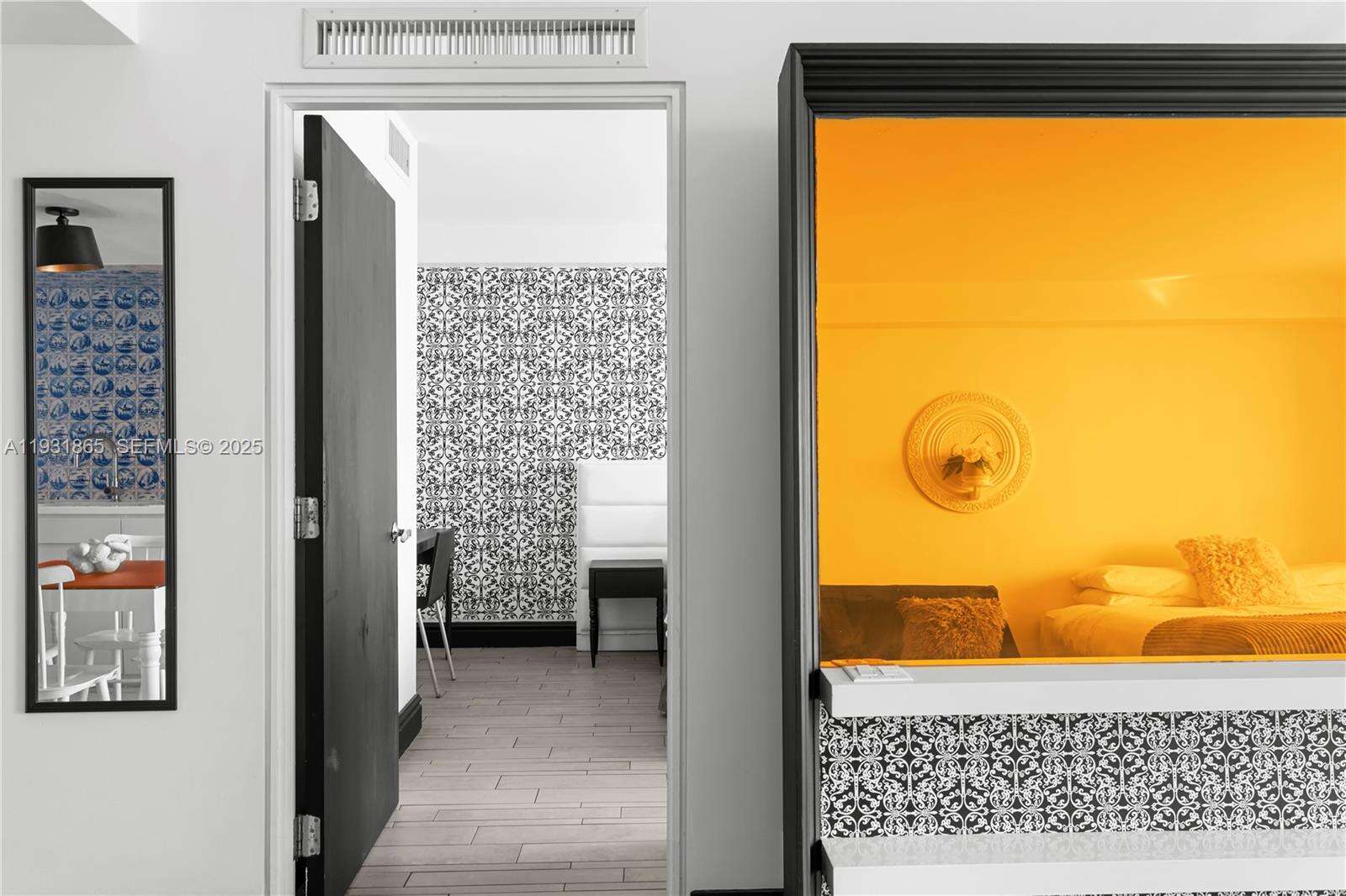 Mondrian Unit #1014 | Picture 9