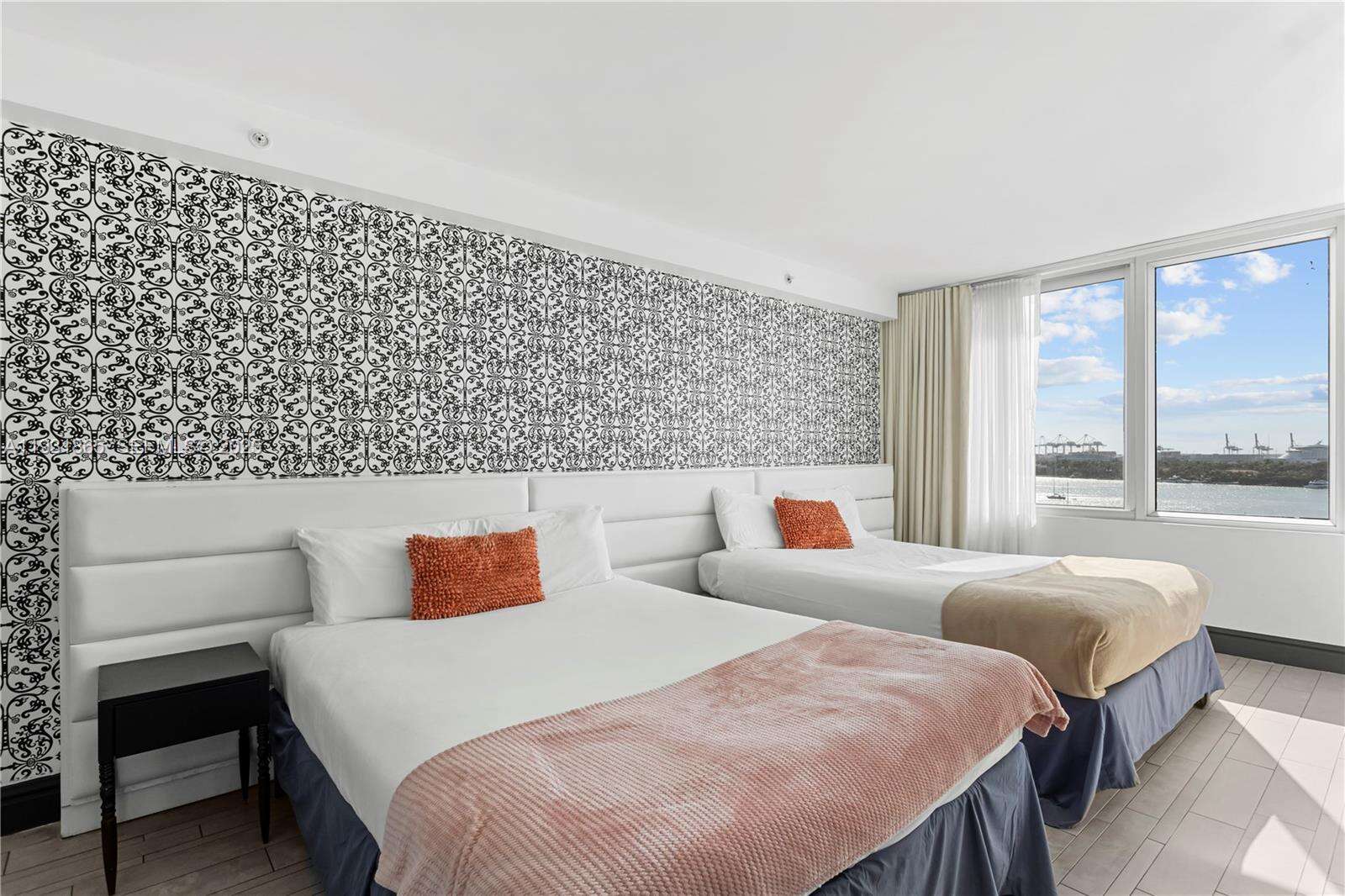 Mondrian Unit #1014 | Picture 10