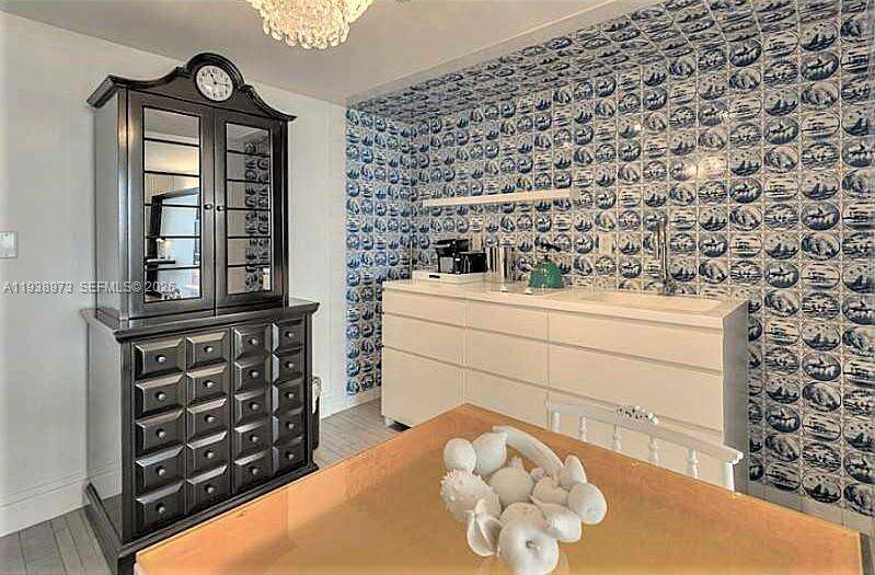 Mondrian Unit #517 | Picture 13