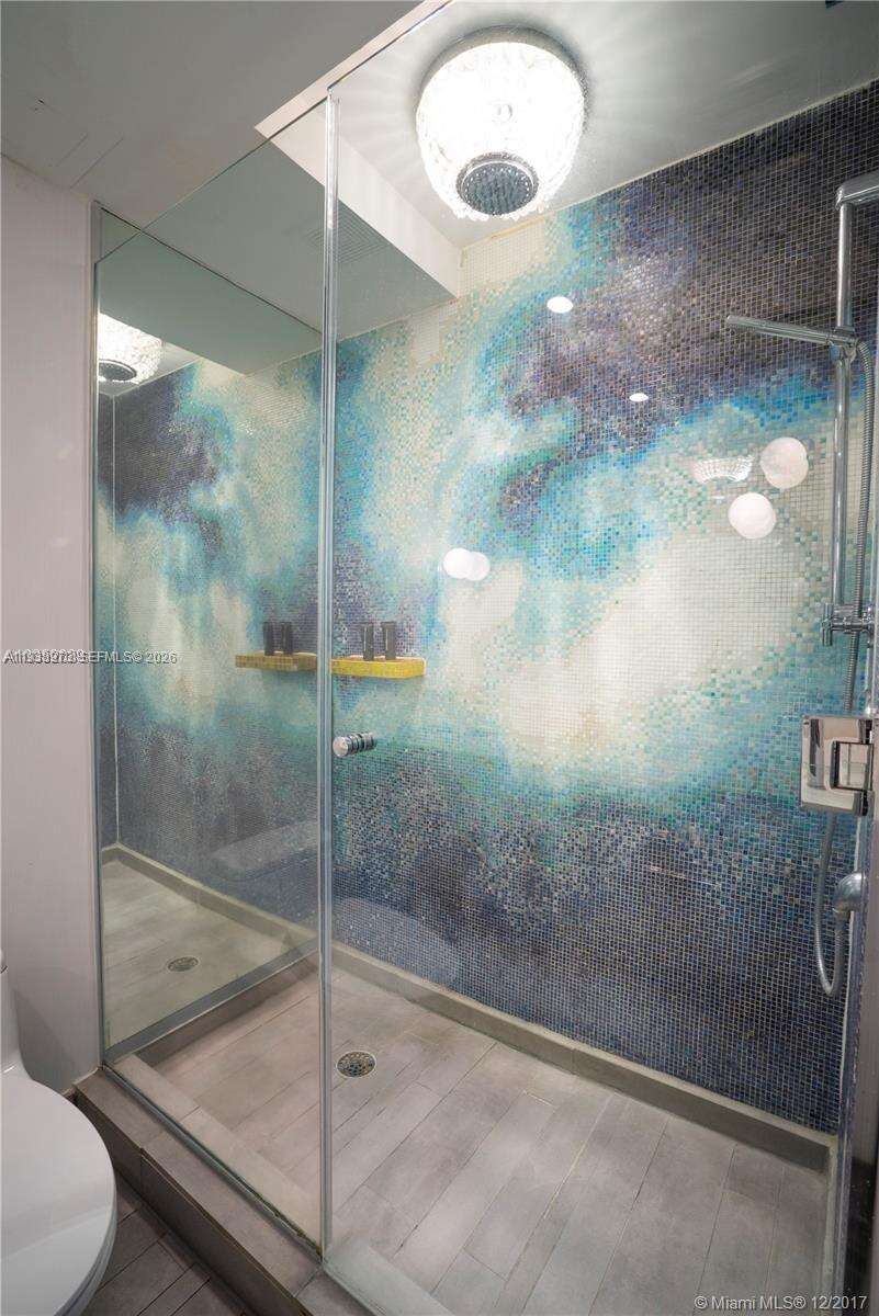 Mondrian Unit #517 | Picture 19