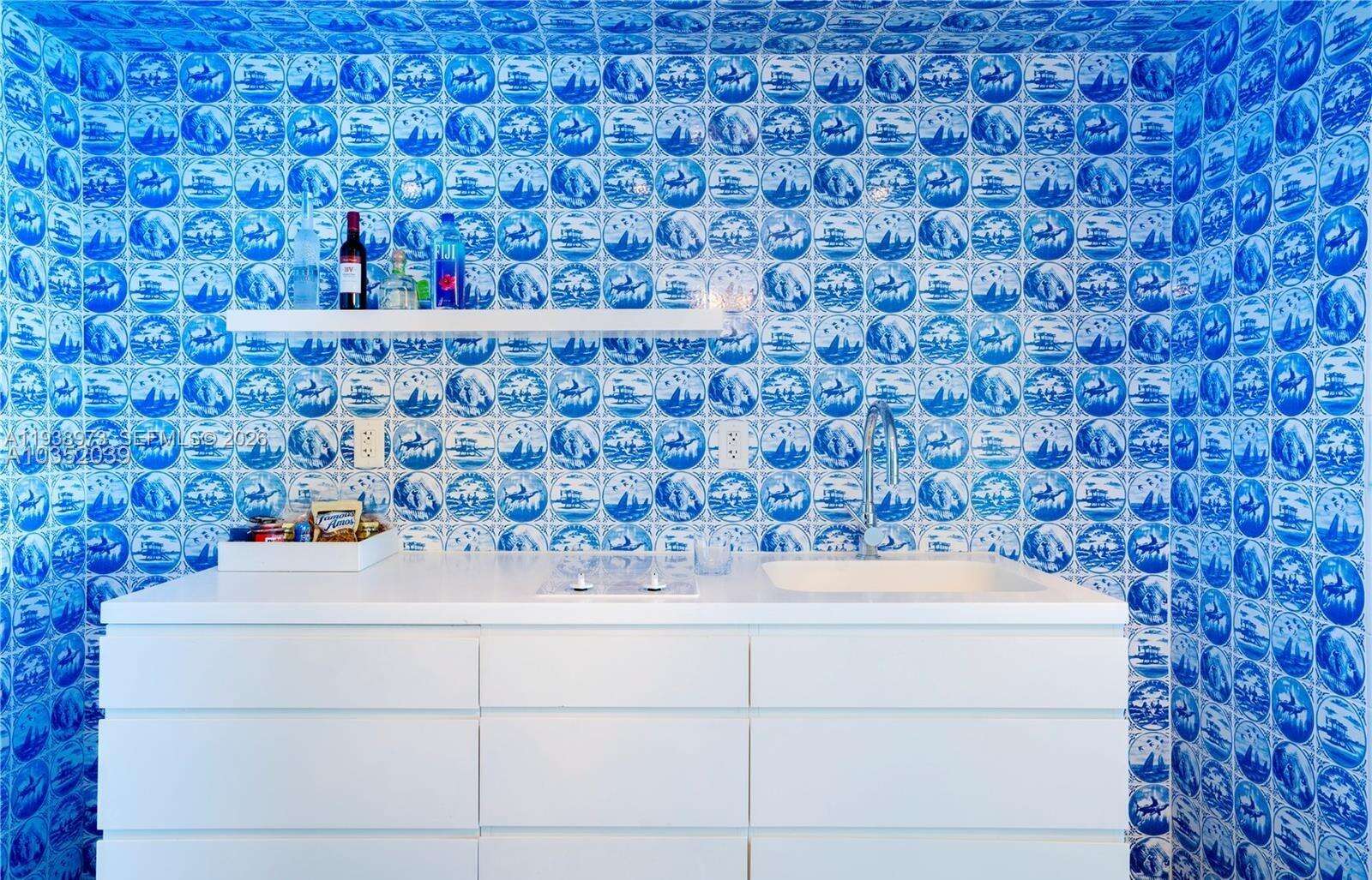 Mondrian Unit #517 | Picture 23