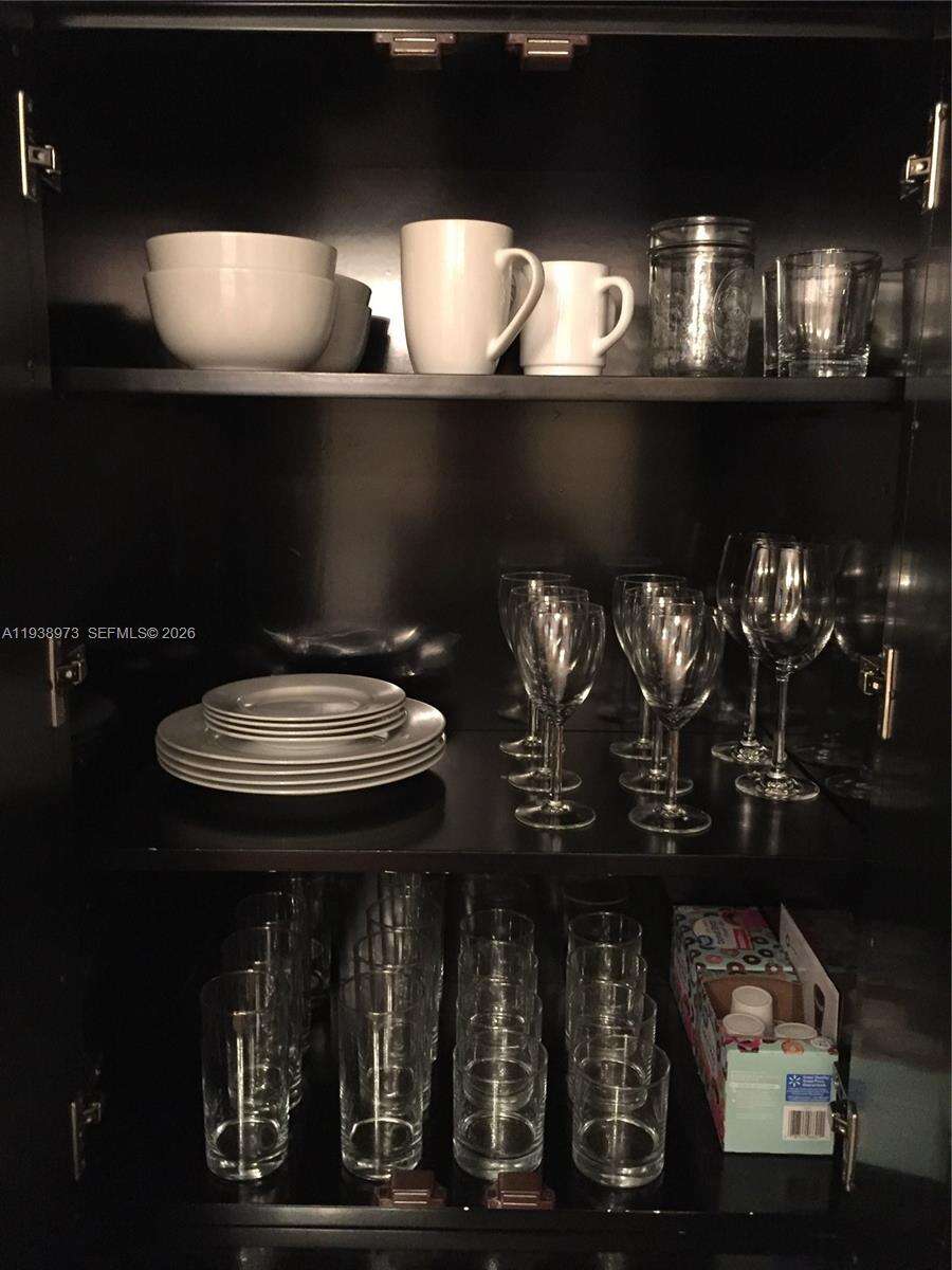 Mondrian Unit #517 | Picture 24