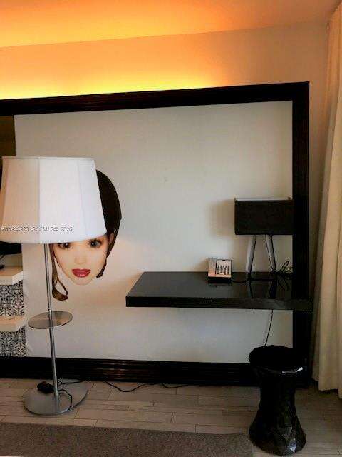 Mondrian Unit #517 | Picture 27