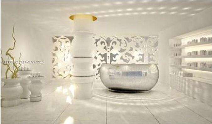 Mondrian Unit #517 | Picture 31